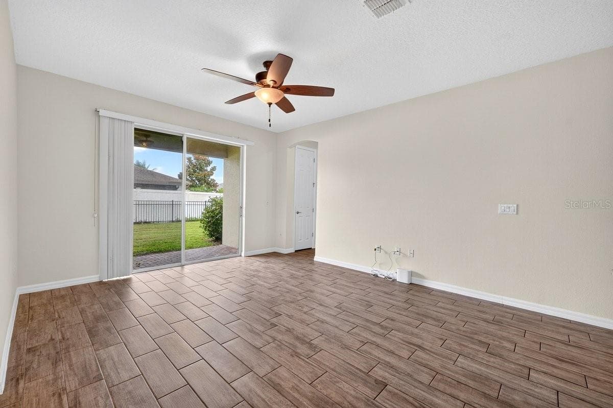 3833 LOON LANE — photo 4 of 33