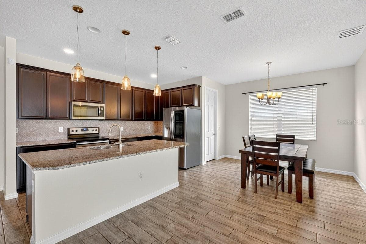 3833 LOON LANE — photo 8 of 33