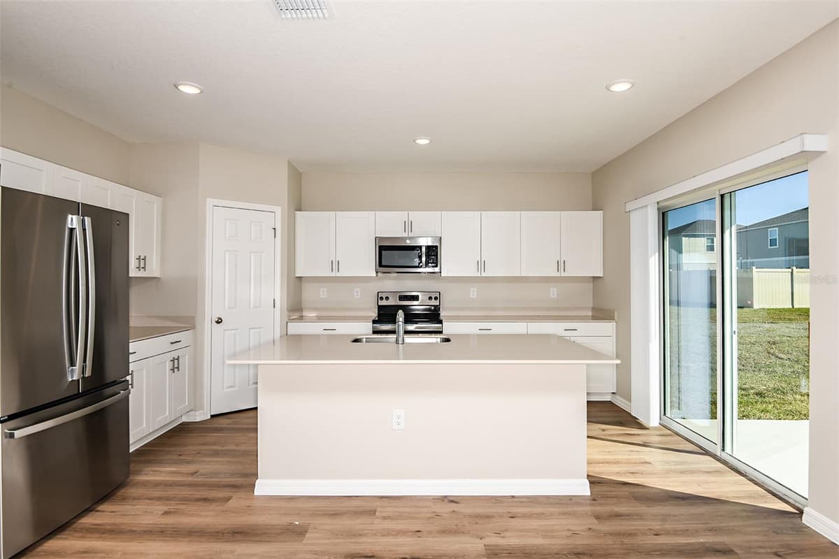 1589 SAGE AVENUE — photo 9 of 32