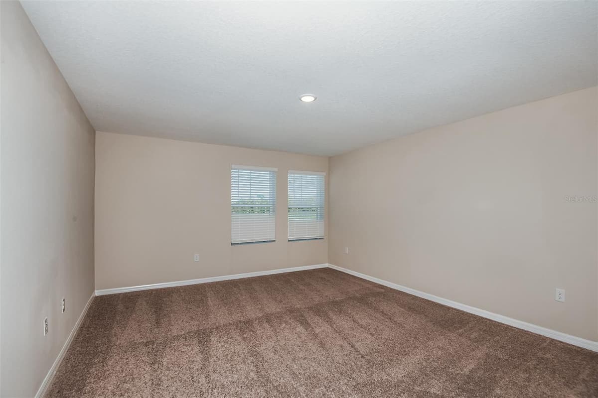 1589 SAGE AVENUE — photo 5 of 32
