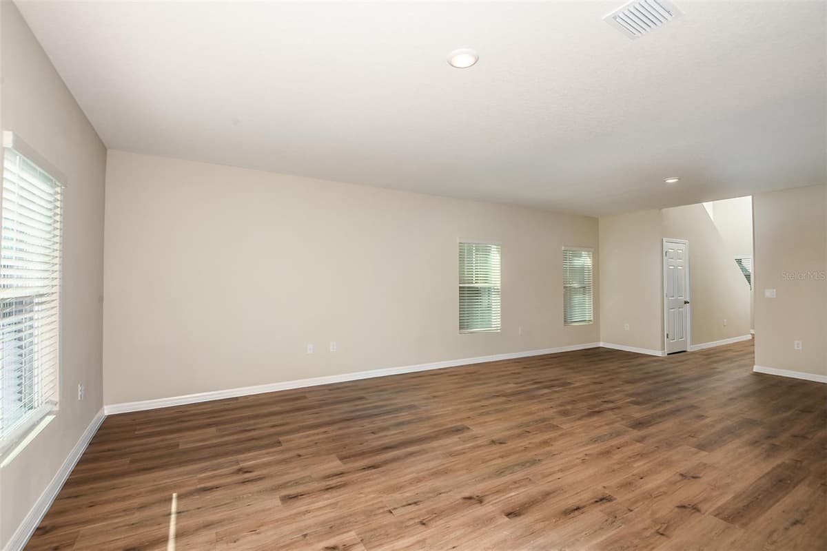 1589 SAGE AVENUE — photo 11 of 32