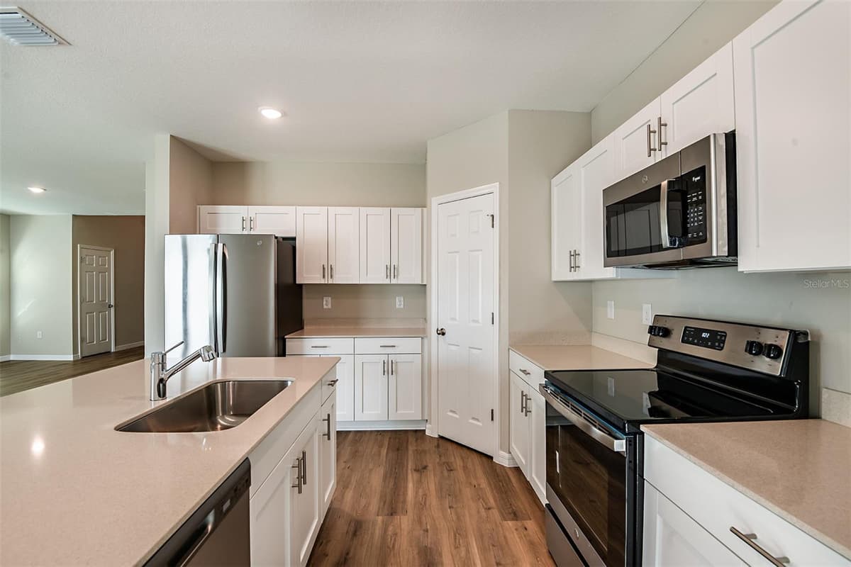 1589 SAGE AVENUE — photo 8 of 32
