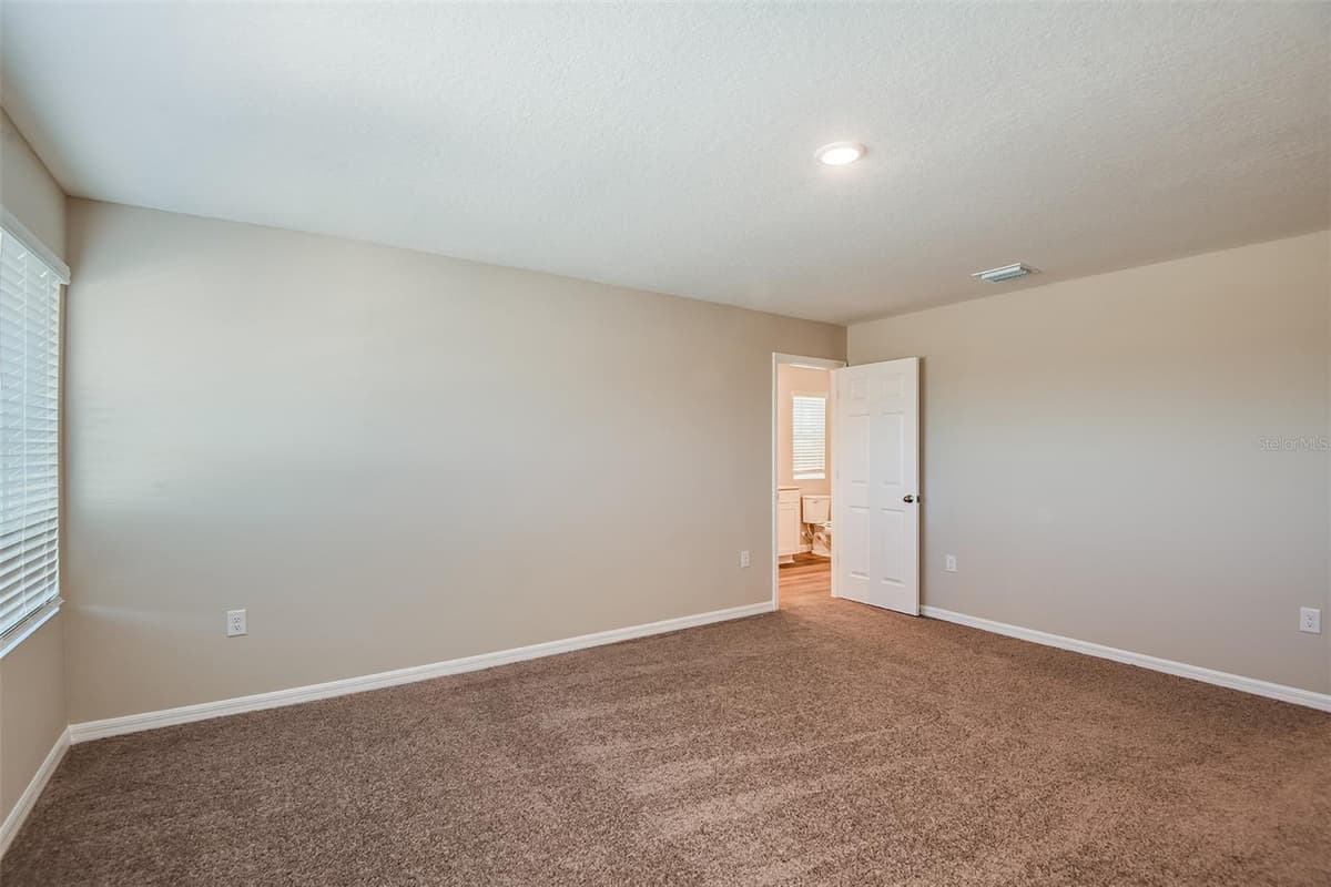 1589 SAGE AVENUE — photo 4 of 32