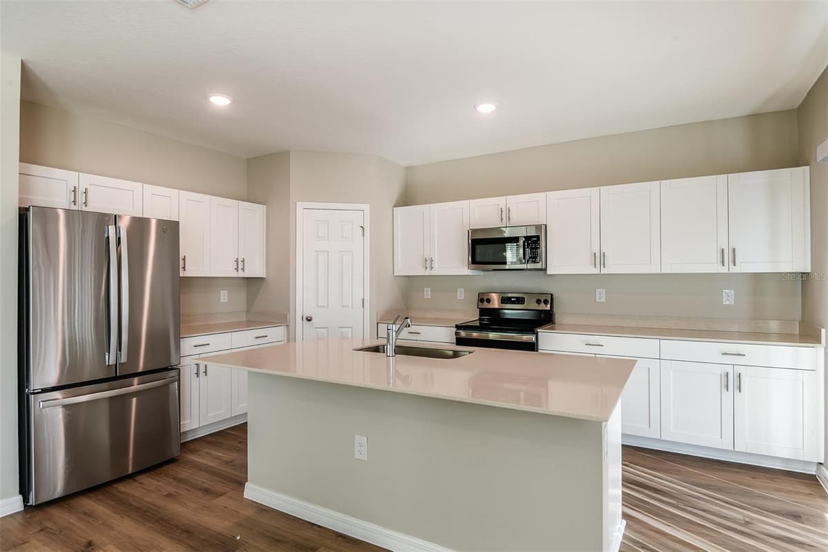 1589 SAGE AVENUE — photo 2 of 32