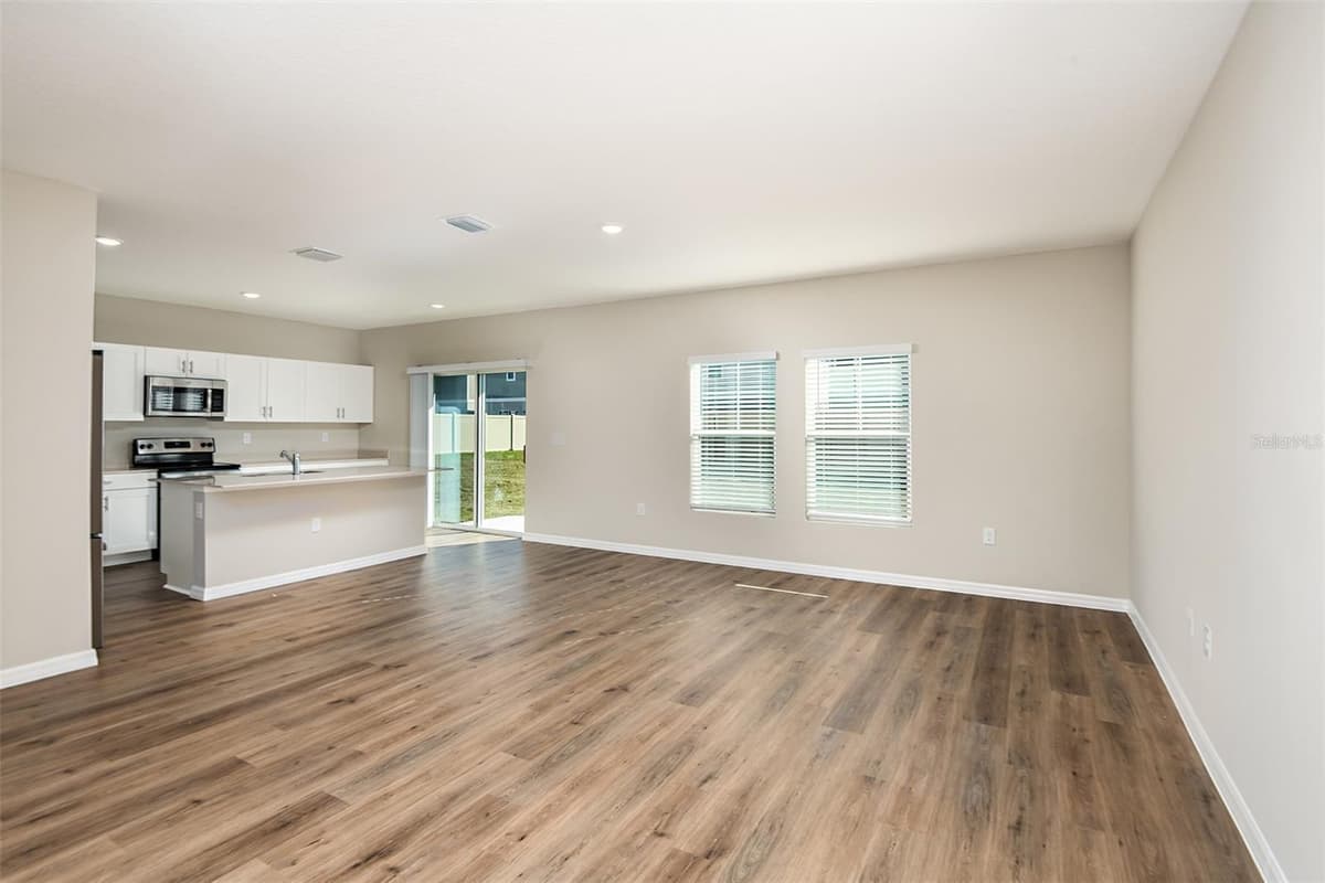 1589 SAGE AVENUE — photo 3 of 32