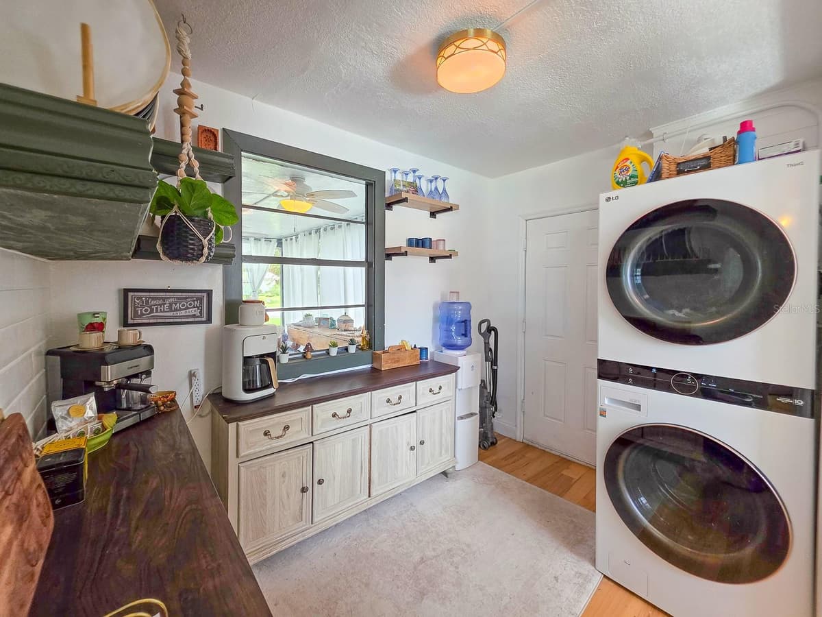 926 FERNALD STREET — photo 18 of 57