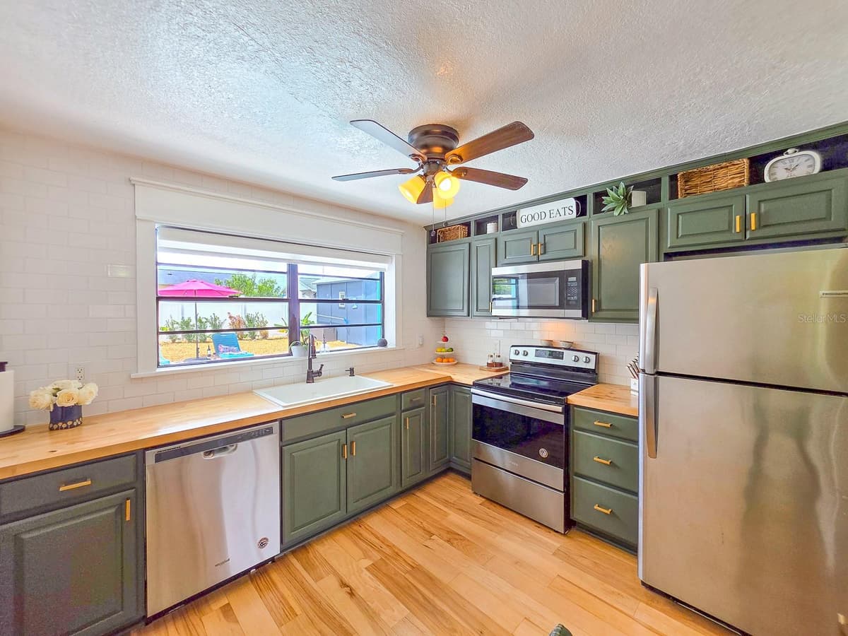926 FERNALD STREET — photo 15 of 57