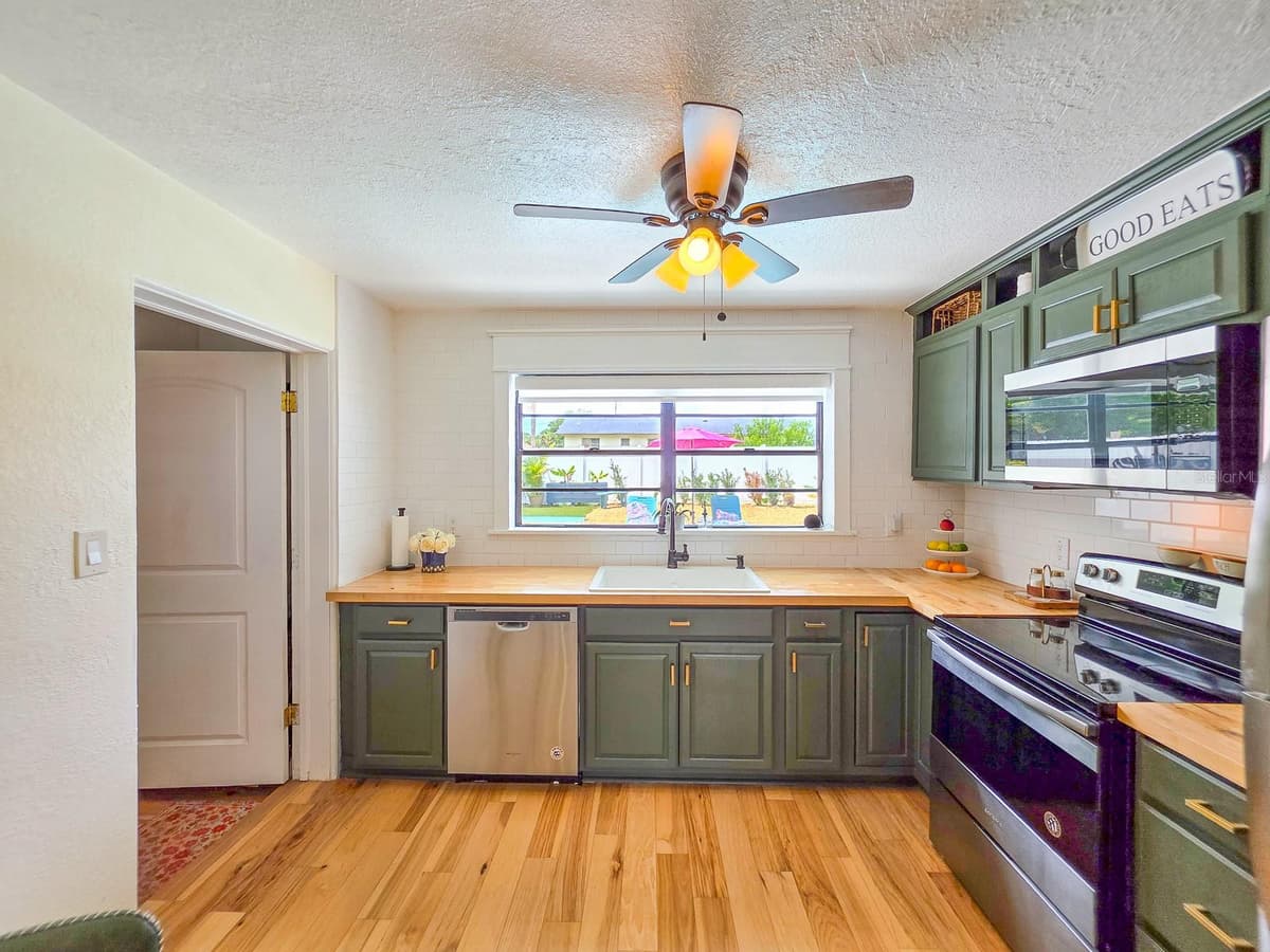 926 FERNALD STREET — photo 16 of 57