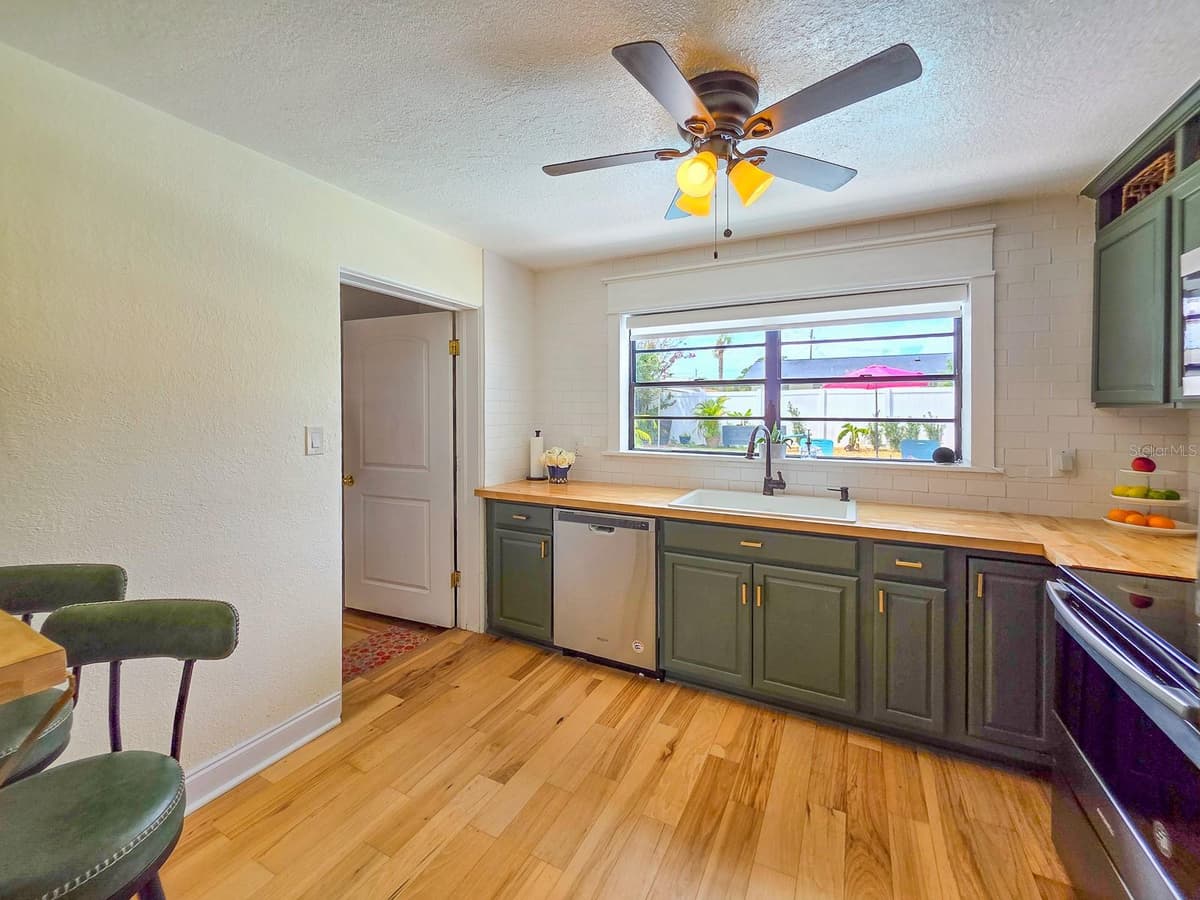 926 FERNALD STREET — photo 17 of 57