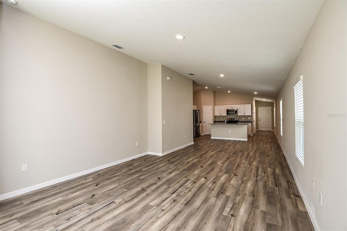 1585 SAGE AVENUE — photo 12 of 27