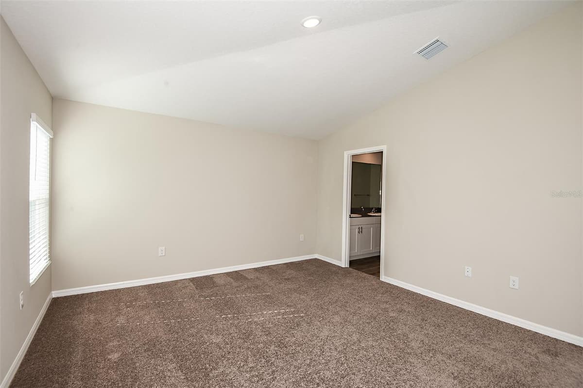 1585 SAGE AVENUE — photo 5 of 27