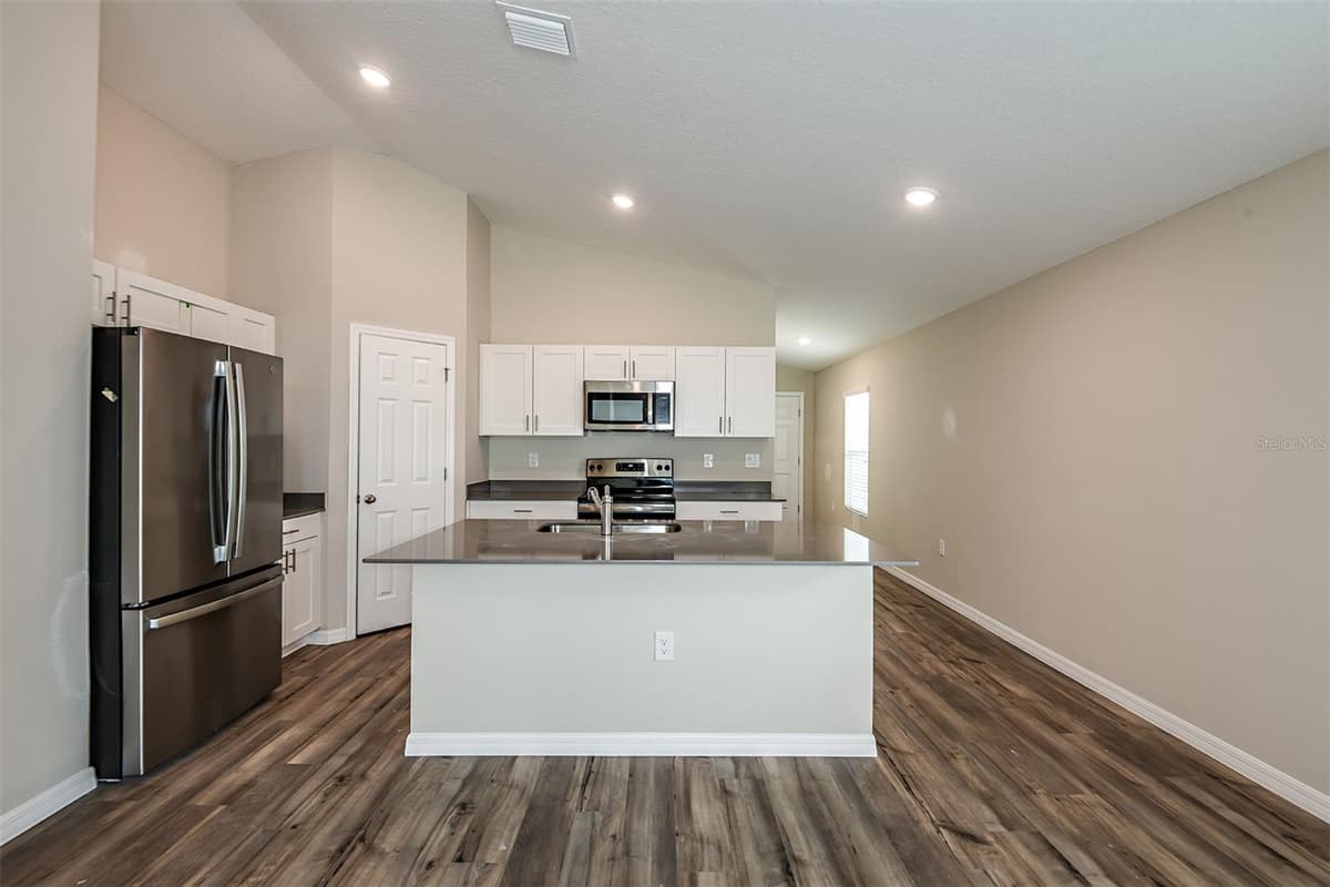 1585 SAGE AVENUE — photo 8 of 27