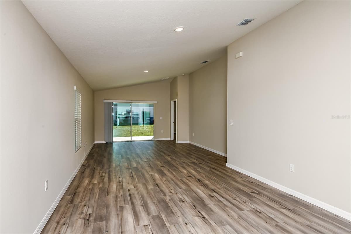 1585 SAGE AVENUE — photo 3 of 27