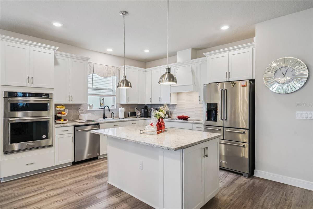 7798 SYRACUSE DRIVE — photo 4 of 36