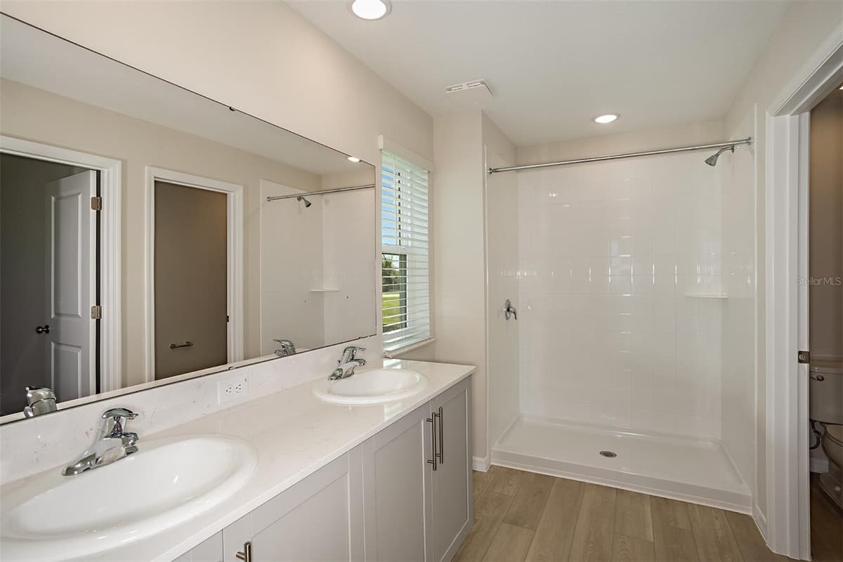 4527 WYNNSTONE DRIVE — photo 6 of 29