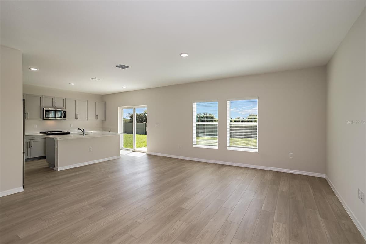 4527 WYNNSTONE DRIVE — photo 3 of 29