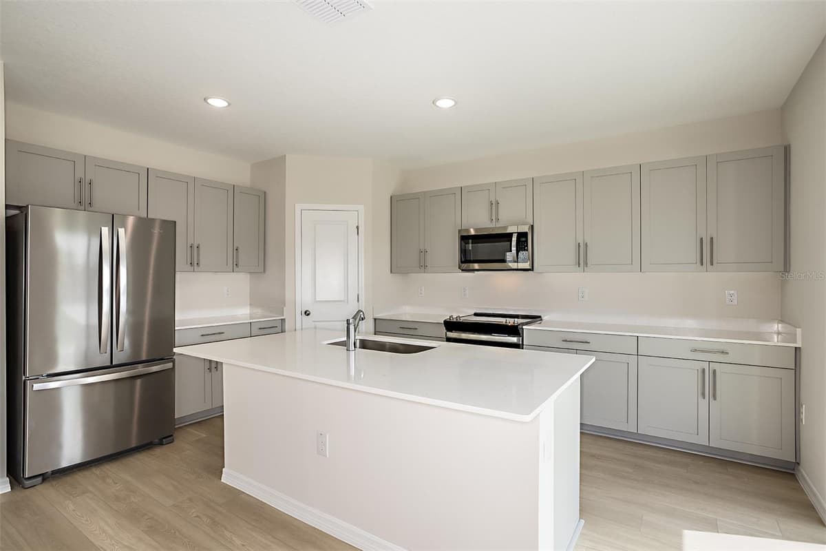 4527 WYNNSTONE DRIVE — photo 2 of 29