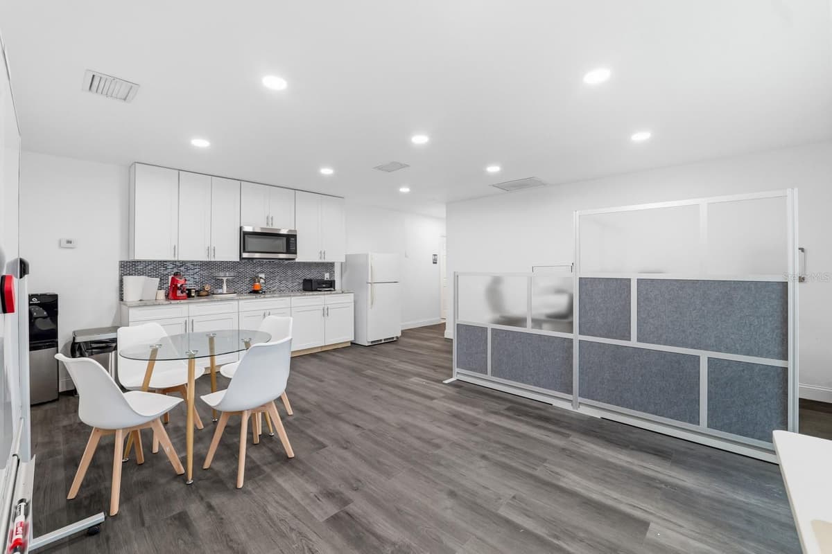 7113 CAUSEWAY BOULEVARD — photo 5 of 17