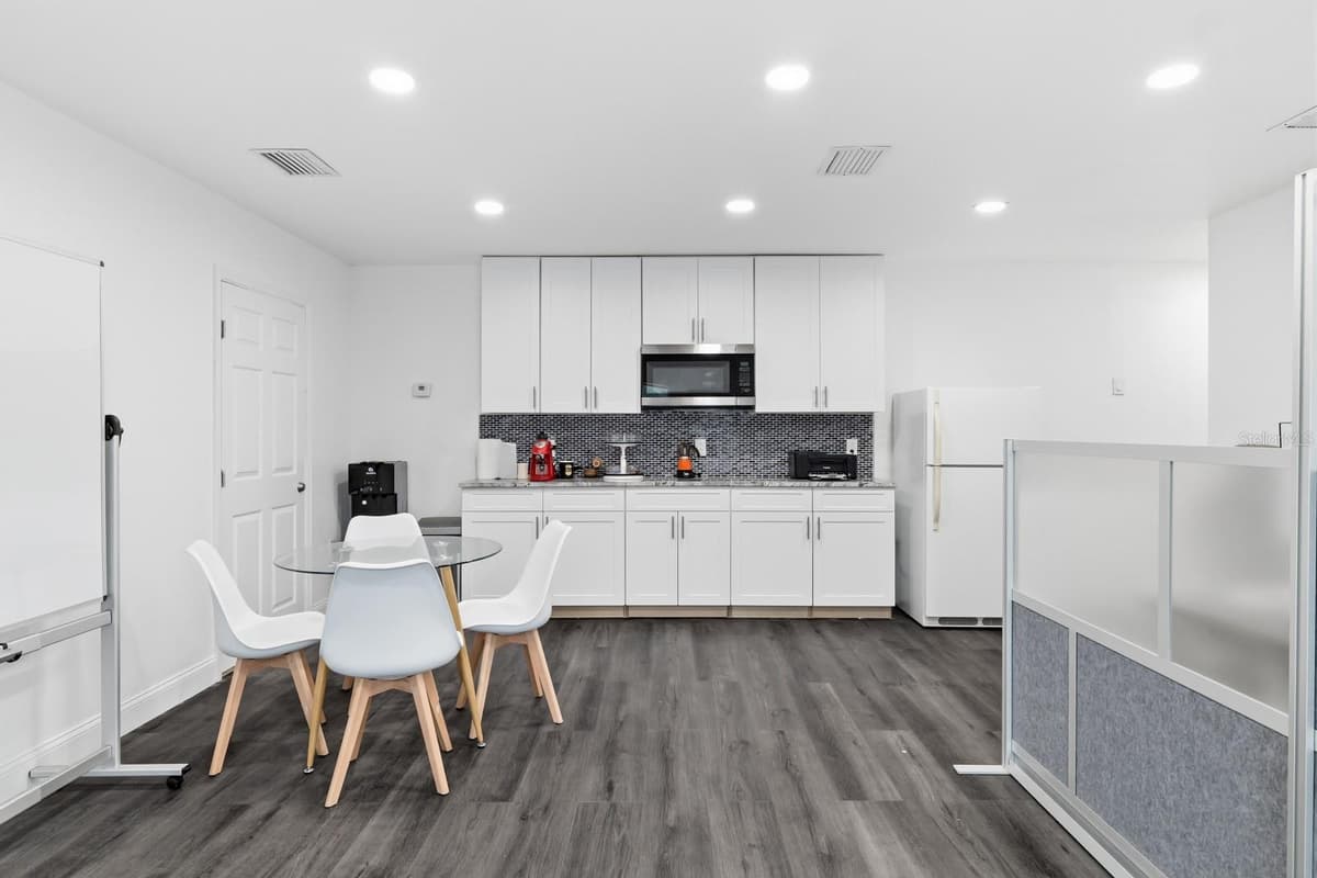 7113 CAUSEWAY BOULEVARD — photo 6 of 17