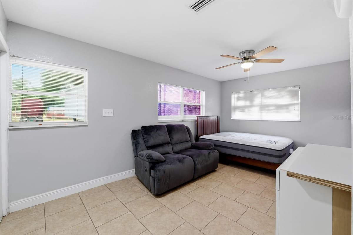 7113 CAUSEWAY BOULEVARD — photo 10 of 17