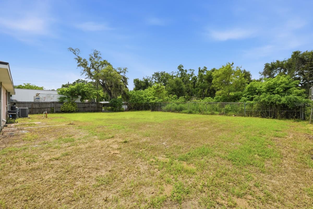 7113 CAUSEWAY BOULEVARD — photo 4 of 17