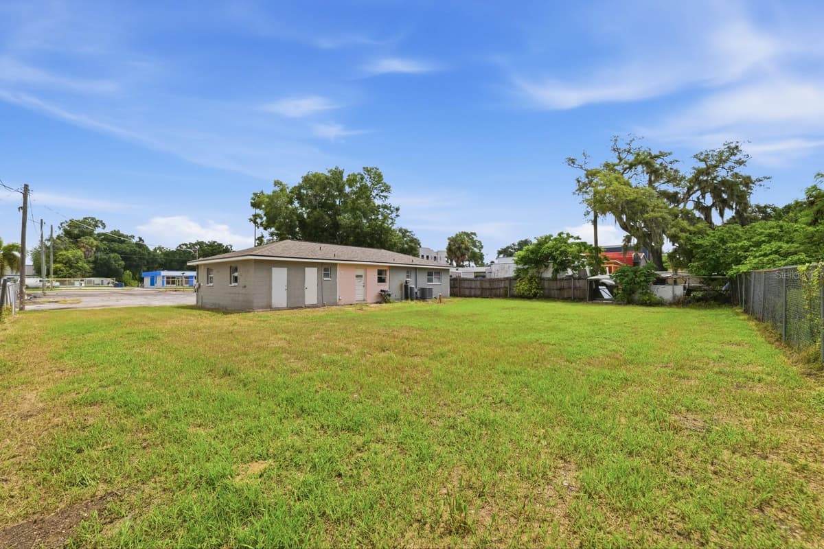 7113 CAUSEWAY BOULEVARD — photo 15 of 17