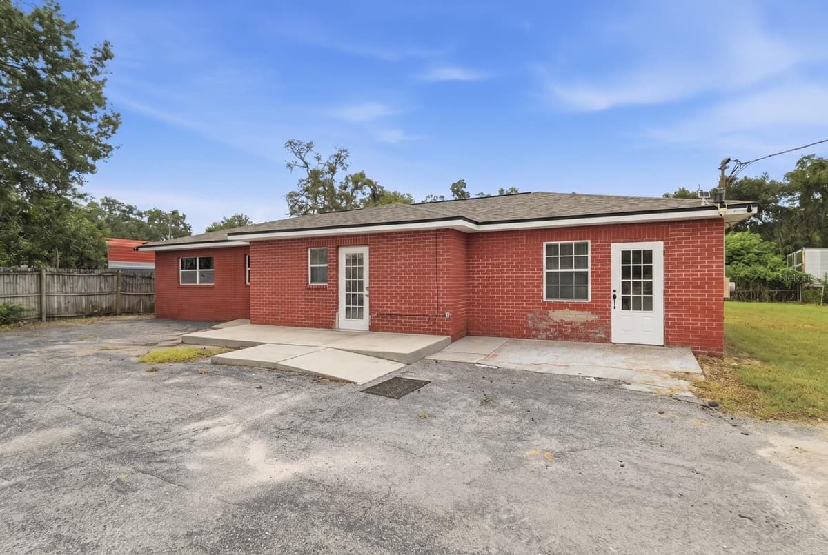 7113 CAUSEWAY BOULEVARD — photo 14 of 17