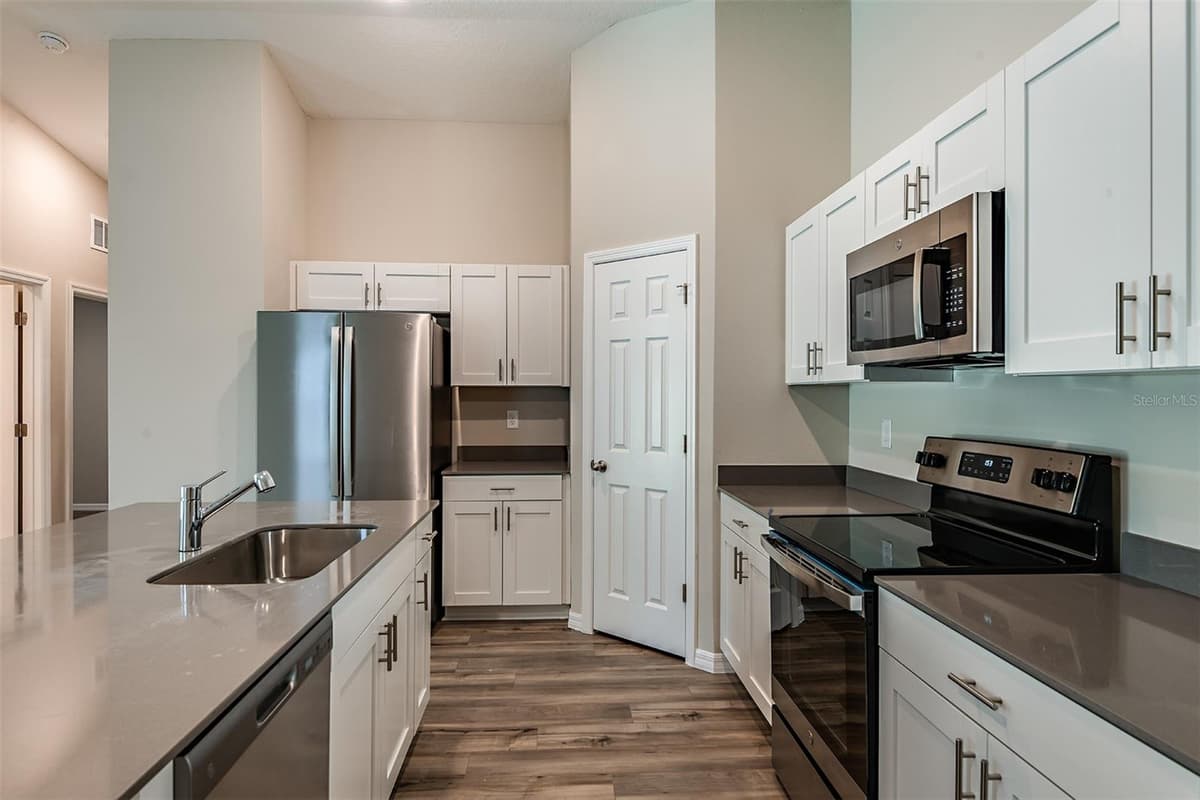 4531 WYNNSTONE DRIVE — photo 8 of 25