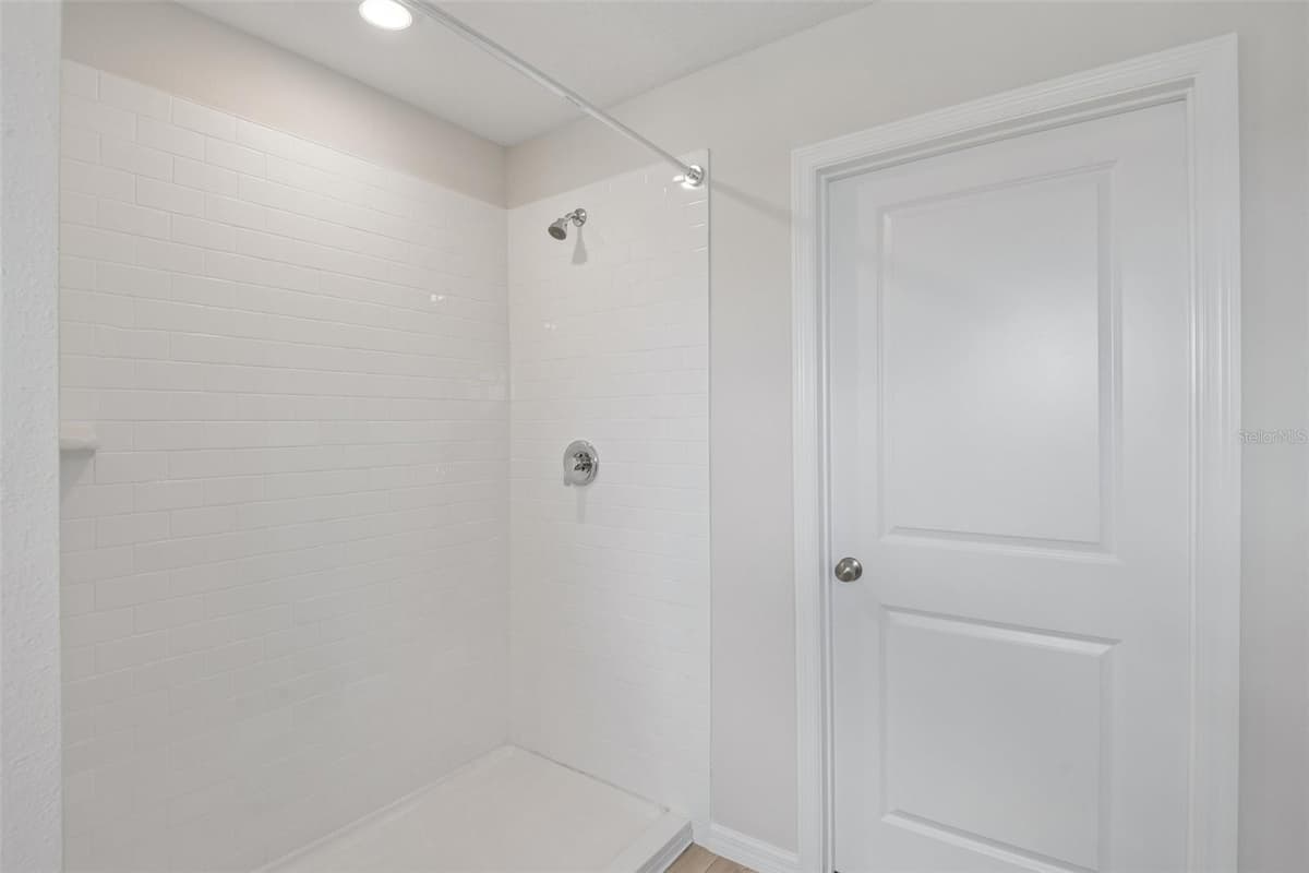 4192 RIVER BEACON BOULEVARD — photo 7 of 36