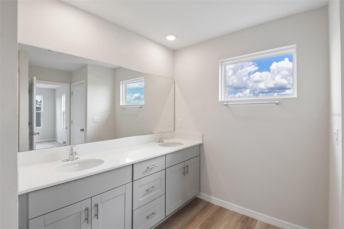 4192 RIVER BEACON BOULEVARD — photo 9 of 36