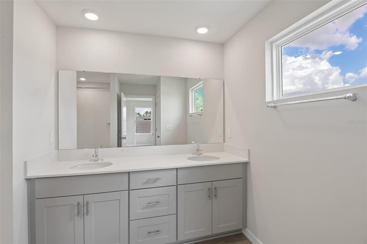 4192 RIVER BEACON BOULEVARD — photo 8 of 36