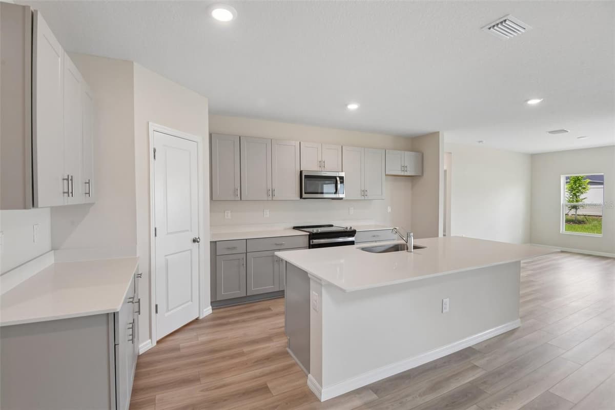 4192 RIVER BEACON BOULEVARD — photo 15 of 36