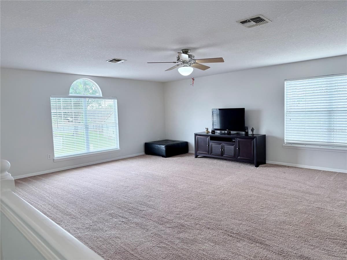 142 BRIGHTVIEW DRIVE — photo 10 of 17
