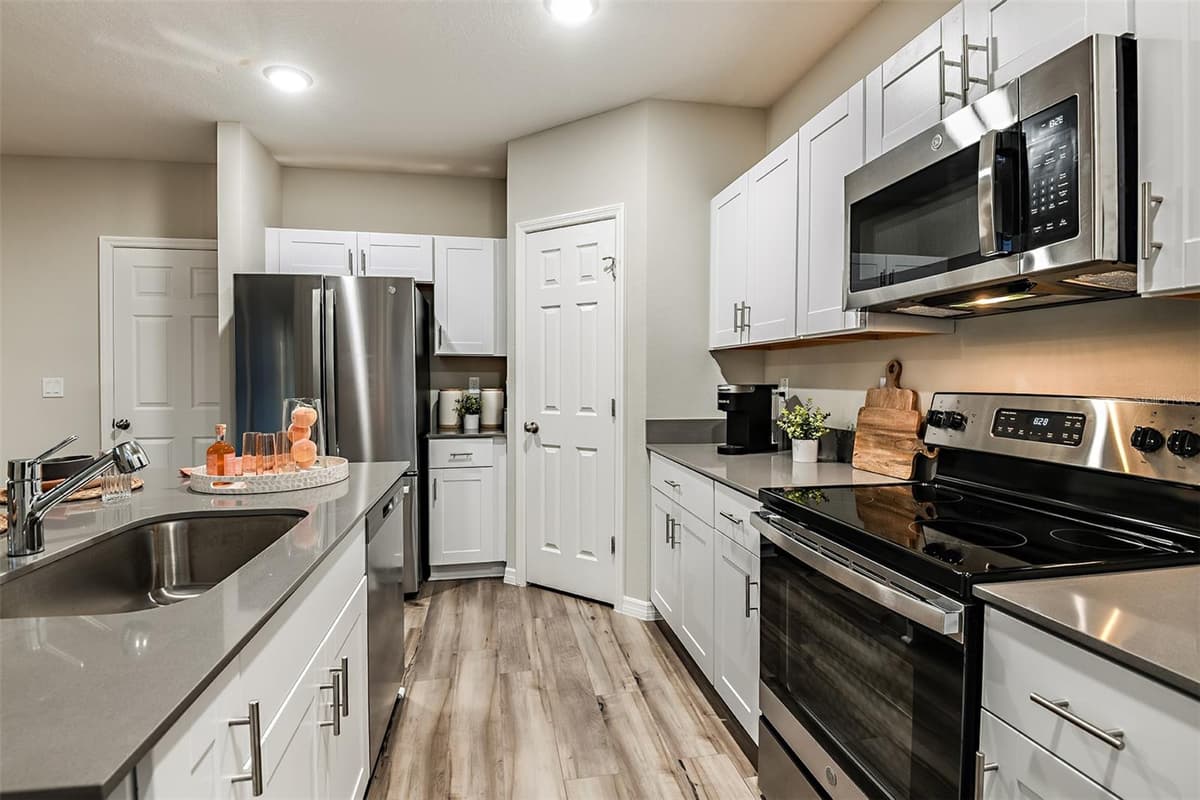 4337 RIVERBEND BOULEVARD — photo 10 of 24