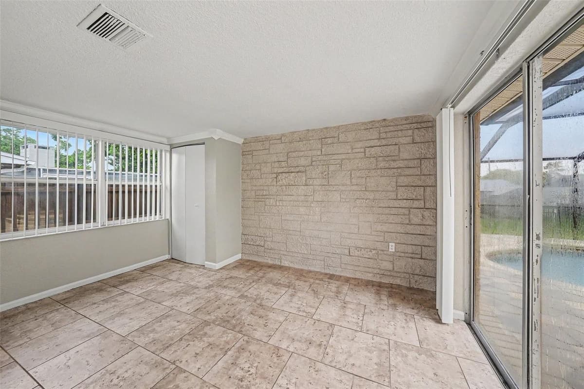 9135 HUNT CLUB LANE — photo 12 of 15