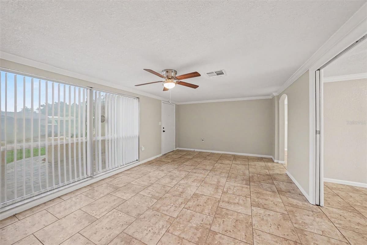 9135 HUNT CLUB LANE — photo 5 of 15