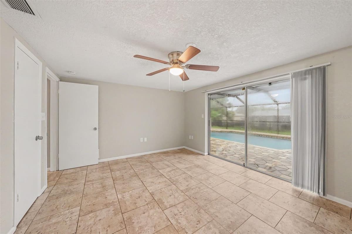 9135 HUNT CLUB LANE — photo 9 of 15