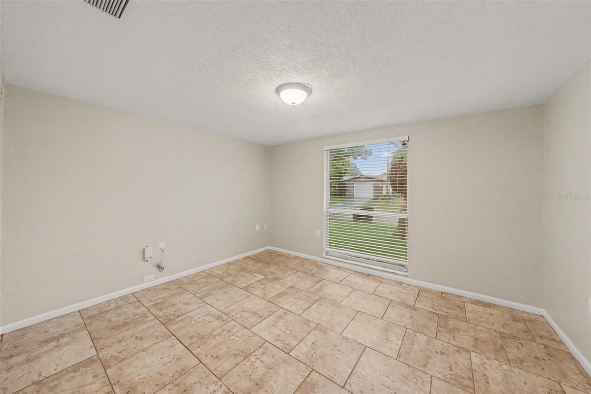 9135 HUNT CLUB LANE — photo 11 of 15