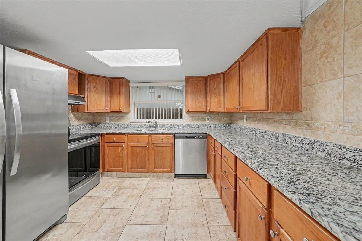9135 HUNT CLUB LANE — photo 3 of 15