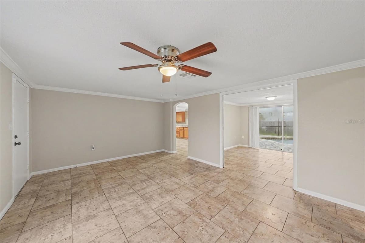 9135 HUNT CLUB LANE — photo 7 of 15