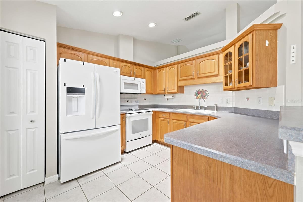 8708 60TH CIRCLE — photo 8 of 35