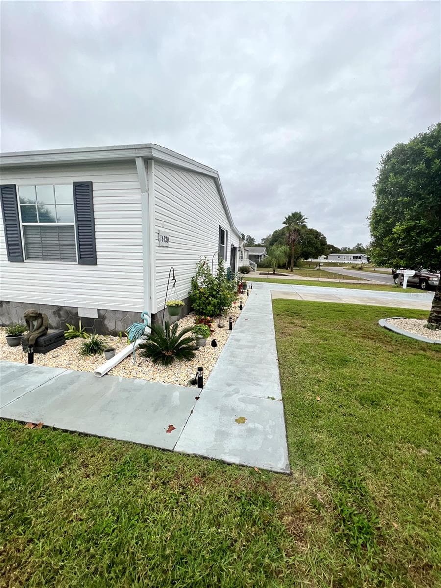 16120 BROOKRIDGE BOULEVARD — photo 3 of 43