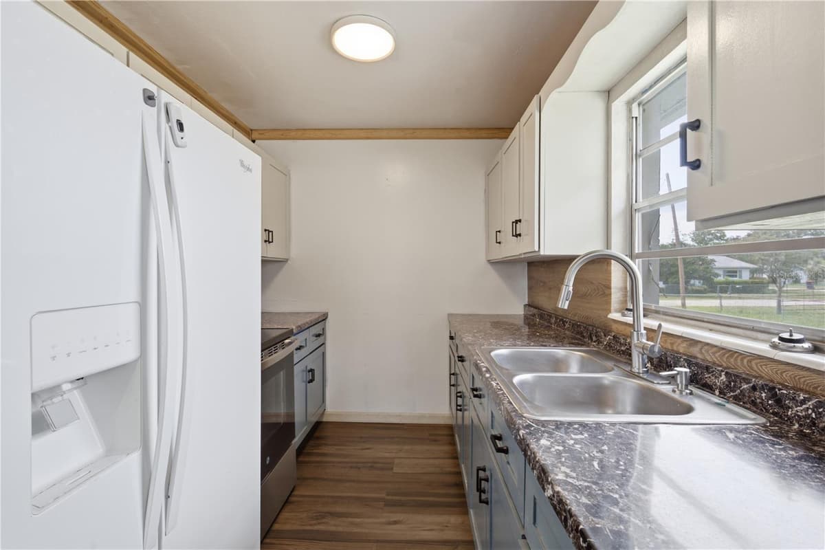 5307 108TH STREET — photo 5 of 23
