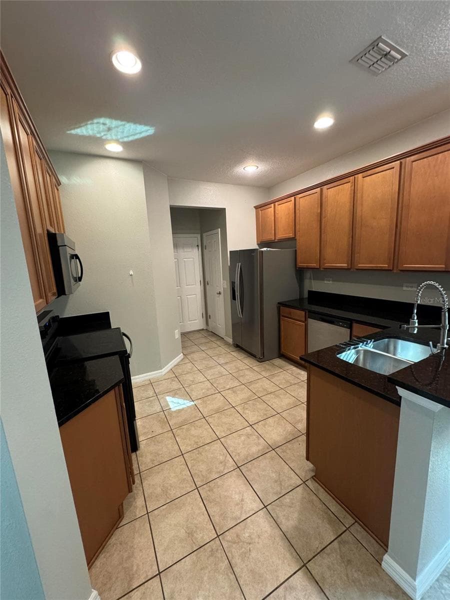11938 SILVERLAKE PARK DRIVE — photo 4 of 45