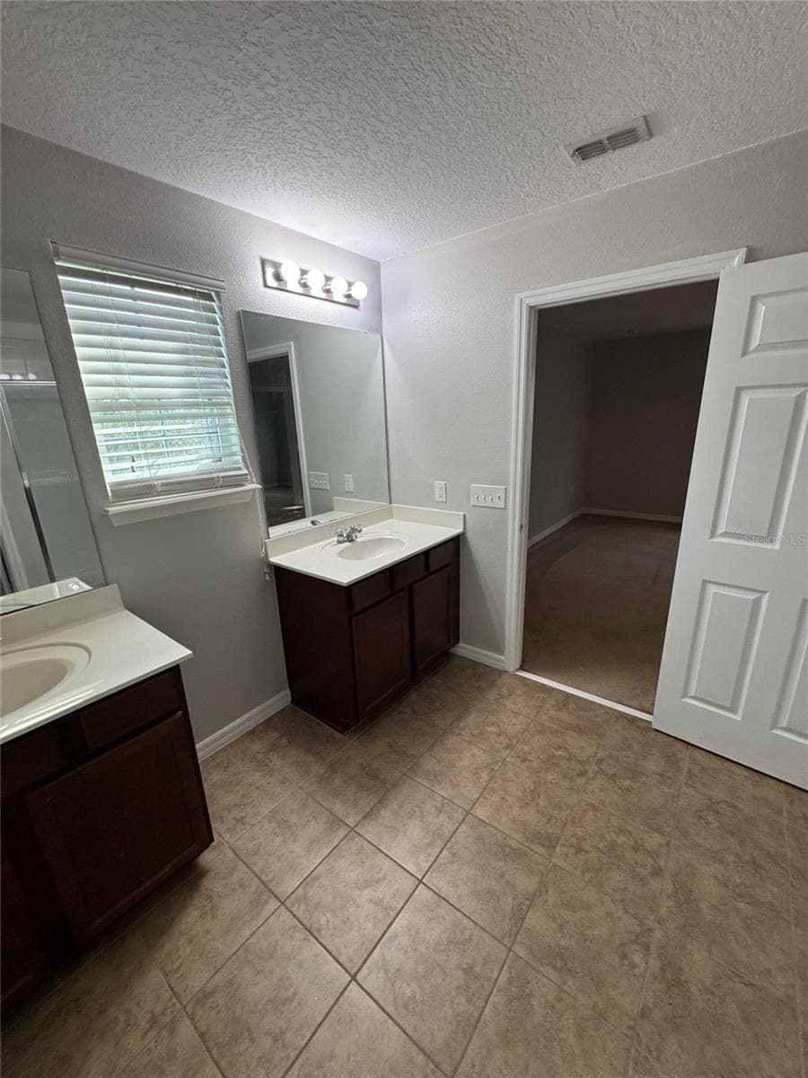 11938 SILVERLAKE PARK DRIVE — photo 17 of 45
