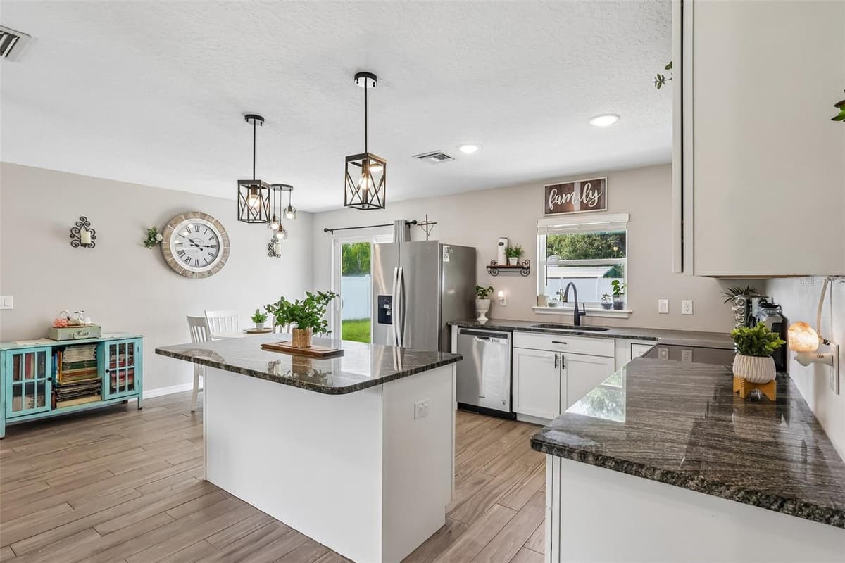 12020 VIRGINIA DRIVE — photo 13 of 35