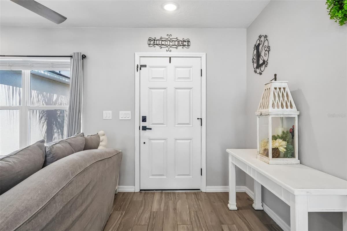 12020 VIRGINIA DRIVE — photo 5 of 35
