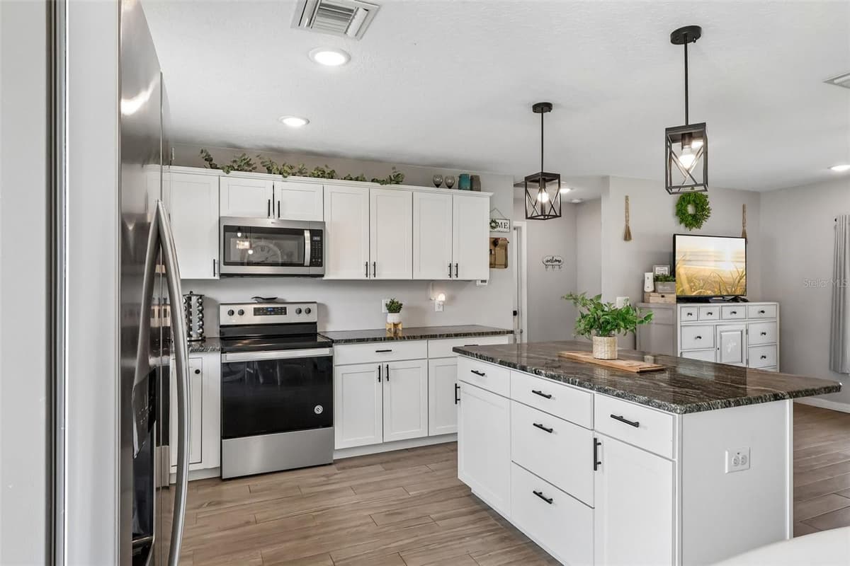 12020 VIRGINIA DRIVE — photo 15 of 35