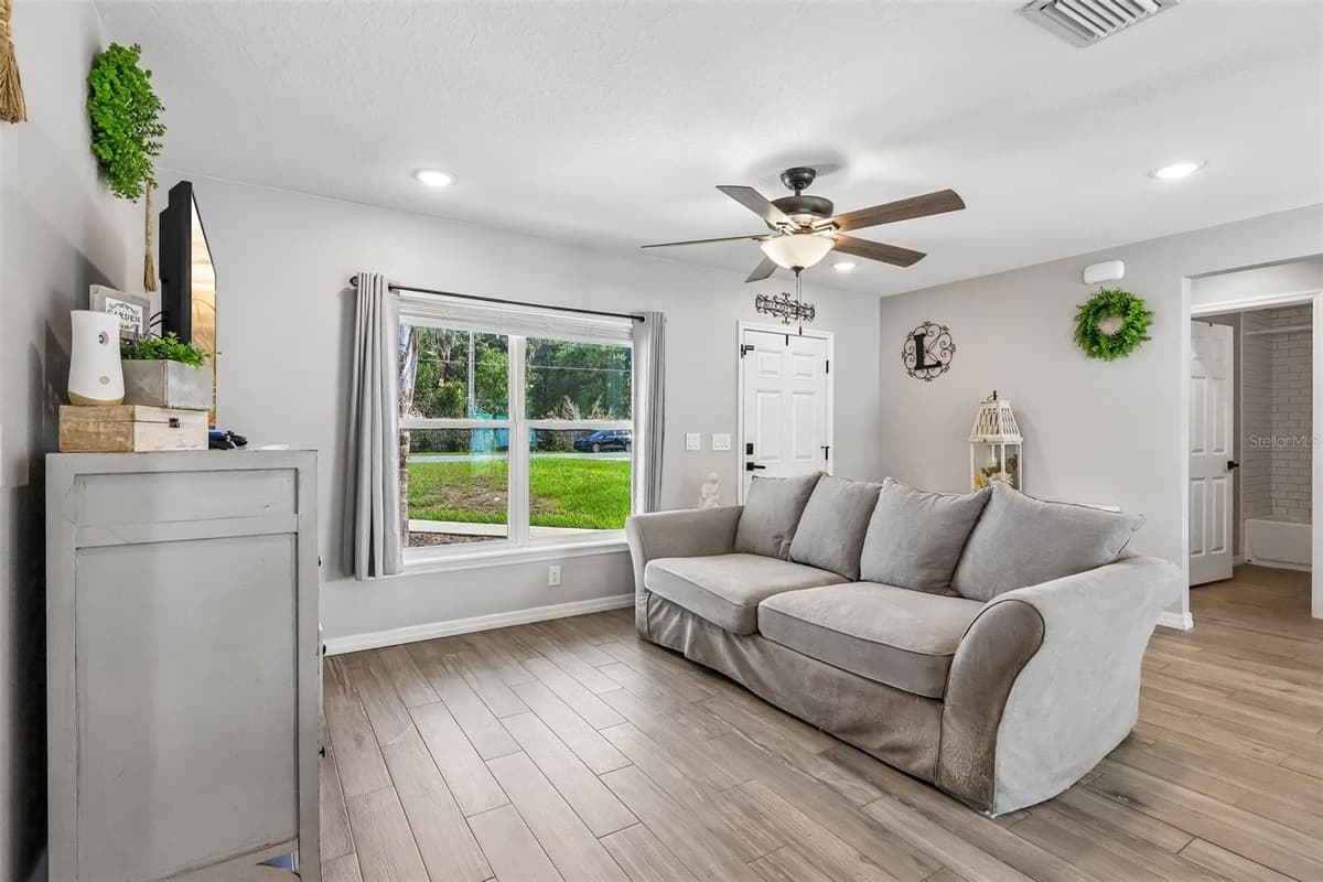 12020 VIRGINIA DRIVE — photo 6 of 35