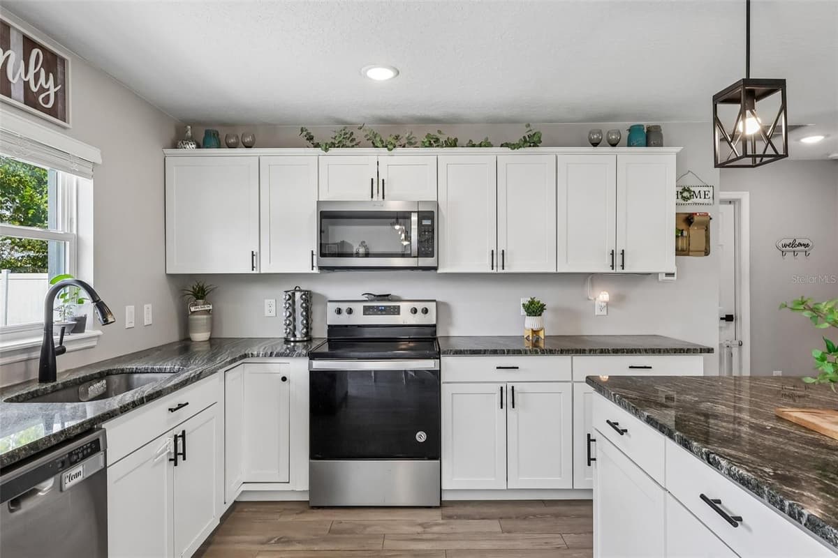 12020 VIRGINIA DRIVE — photo 16 of 35